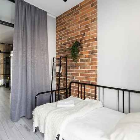 Family 62m - Sowia With Garage & Balcony By Renters شقة بوزنان