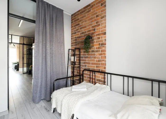 Family 62m - Sowia With Garage & Balcony By Renters شقة بوزنان