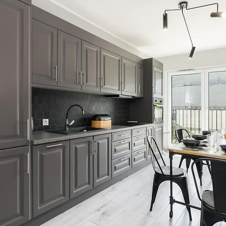 Family 62m - Sowia With Garage & Balcony By Renters Poznań